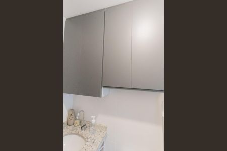 Apartamento à venda com 55m², 2 quartos e 1 vaga Apartamento à venda com 55m², 2 quartos e 1 vagaBanheiro