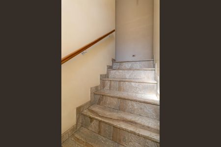 Casa à venda com 167m², 3 quartos e 2 vagasEscada