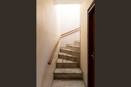 Casa à venda com 167m², 3 quartos e 2 vagasEscada