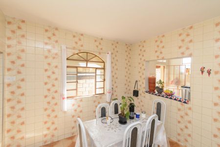 Casa à venda com 300m², 6 quartos e 3 vagas Casa à venda com 300m², 6 quartos e 3 vagasCasa 1 - Sala de Jantar