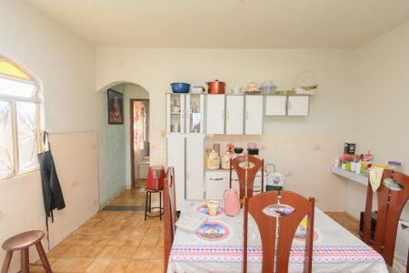 Casa à venda com 300m², 6 quartos e 3 vagas Casa à venda com 300m², 6 quartos e 3 vagasCasa 2 - Cozinha e Sala de Jantar