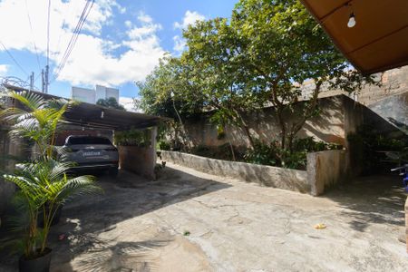 Casa à venda com 300m², 6 quartos e 3 vagas Casa à venda com 300m², 6 quartos e 3 vagasCasa 1 - Quintal e Garagem