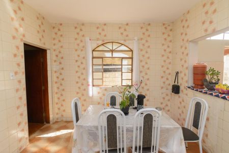 Casa à venda com 300m², 6 quartos e 3 vagas Casa à venda com 300m², 6 quartos e 3 vagasCasa 1 - Sala de Jantar