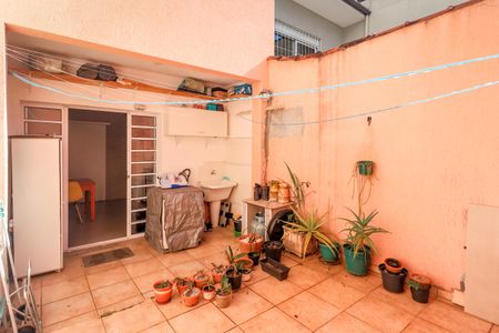 Casa à venda com 114m², 2 quartos e 1 vagaÁrea de Serviço/Quintal