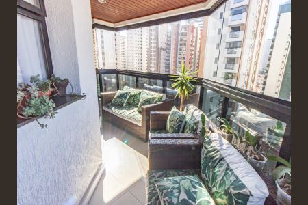 Apartamento à venda com 123m², 3 quartos e 2 vagas Apartamento à venda com 123m², 3 quartos e 2 vagasVaranda