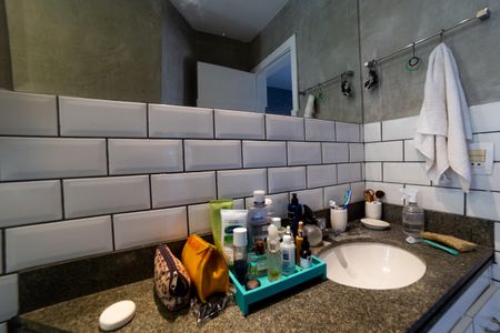 Apartamento à venda com 75m², 2 quartos e 2 vagas Apartamento à venda com 75m², 2 quartos e 2 vagasBanheiro da Suíte