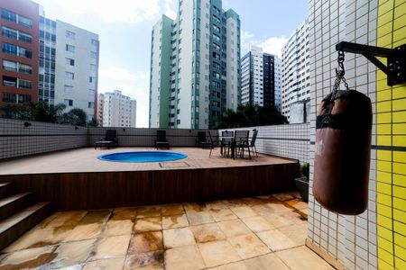 Apartamento à venda com 75m², 2 quartos e 2 vagas Apartamento à venda com 75m², 2 quartos e 2 vagasÁrea comum - Piscina
