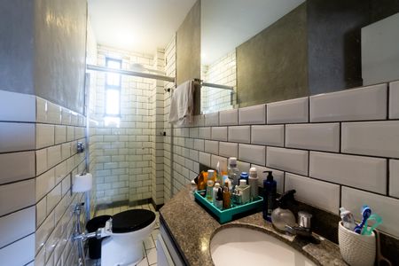 Apartamento à venda com 75m², 2 quartos e 2 vagas Apartamento à venda com 75m², 2 quartos e 2 vagasBanheiro da Suíte