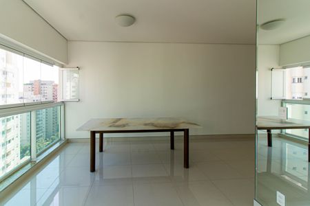 Apartamento à venda com 159m², 2 quartos e 2 vagasSala