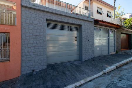 Casa para alugar com 200m², 2 quartos e 2 vagasFachada