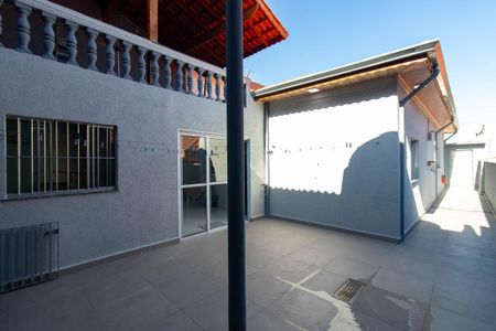 Casa para alugar com 200m², 2 quartos e 2 vagasQuintal