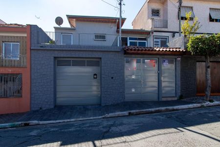 Casa para alugar com 200m², 2 quartos e 2 vagasFachada