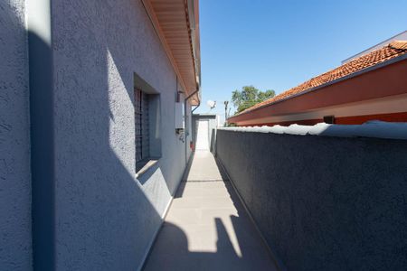 Casa para alugar com 200m², 2 quartos e 2 vagasCorredor externo