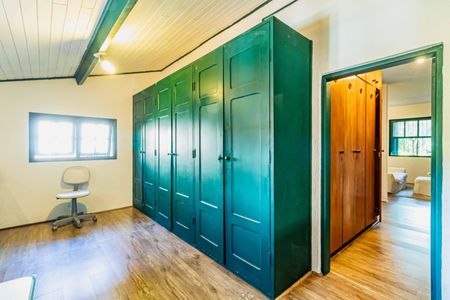 Casa à venda com 365m², 3 quartos e 4 vagas Casa à venda com 365m², 3 quartos e 4 vagasSuite - Escritório