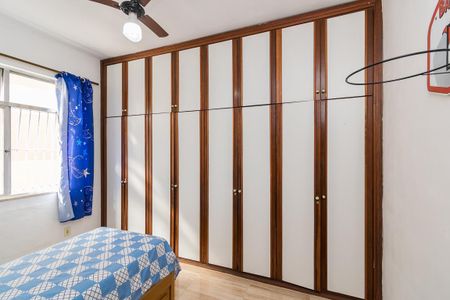 Apartamento à venda com 80m², 3 quartos e 1 vagaQuarto 2 - Armários