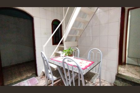 Casa à venda com 120m², 2 quartos e 2 vagas Casa à venda com 120m², 2 quartos e 2 vagasCopa