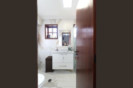 Casa à venda com 420m², 3 quartos e 5 vagas Casa à venda com 420m², 3 quartos e 5 vagasBanheiro Suíte 2