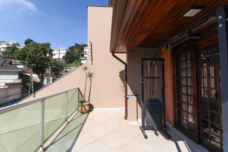 Casa à venda com 420m², 3 quartos e 5 vagas Casa à venda com 420m², 3 quartos e 5 vagasVaranda da Sala