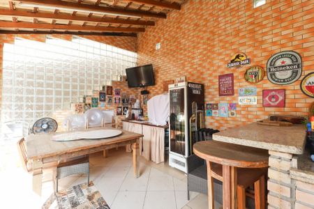 Casa à venda com 420m², 3 quartos e 5 vagas Casa à venda com 420m², 3 quartos e 5 vagasQuintal