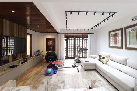 Casa à venda com 420m², 3 quartos e 5 vagas Casa à venda com 420m², 3 quartos e 5 vagasSala