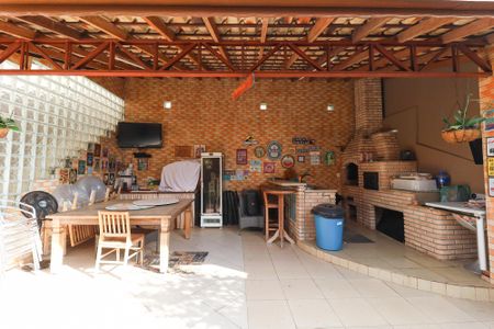 Casa à venda com 420m², 3 quartos e 5 vagas Casa à venda com 420m², 3 quartos e 5 vagasQuintal