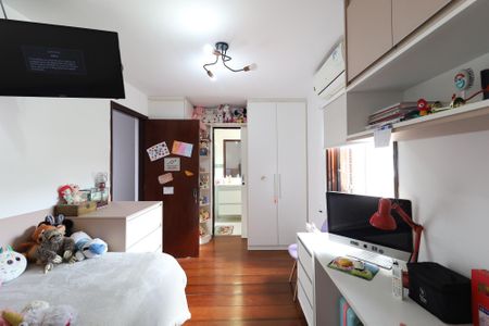 Casa à venda com 420m², 3 quartos e 5 vagas Casa à venda com 420m², 3 quartos e 5 vagasSuíte 3