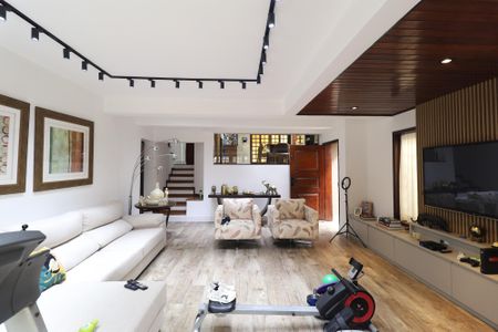 Casa à venda com 420m², 3 quartos e 5 vagas Casa à venda com 420m², 3 quartos e 5 vagasSala