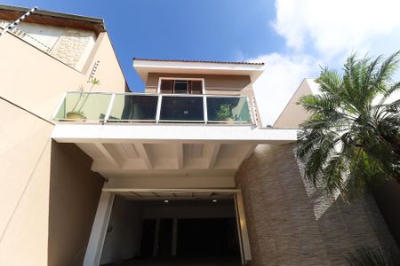 Casa à venda com 420m², 3 quartos e 5 vagas Casa à venda com 420m², 3 quartos e 5 vagasFachada