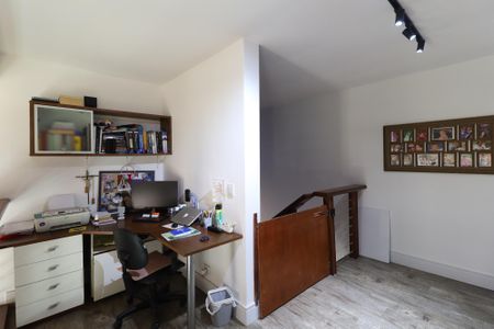 Casa à venda com 420m², 3 quartos e 5 vagas Casa à venda com 420m², 3 quartos e 5 vagasEscritório