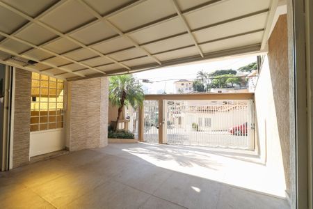 Casa à venda com 420m², 3 quartos e 5 vagas Casa à venda com 420m², 3 quartos e 5 vagasGaragem