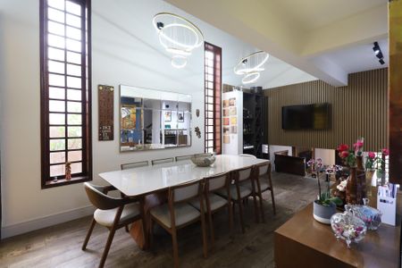 Casa à venda com 420m², 3 quartos e 5 vagas Casa à venda com 420m², 3 quartos e 5 vagasSala de jantar