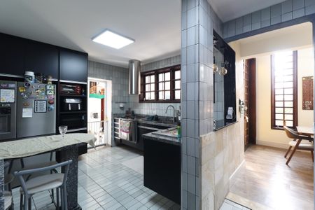 Casa à venda com 420m², 3 quartos e 5 vagas Casa à venda com 420m², 3 quartos e 5 vagasCozinha