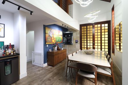 Casa à venda com 420m², 3 quartos e 5 vagas Casa à venda com 420m², 3 quartos e 5 vagasSala de jantar