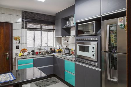 Casa para alugar com 247m², 4 quartos e 2 vagas Casa para alugar com 247m², 4 quartos e 2 vagasCozinha