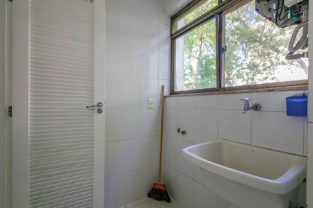 Apartamento para alugar com 120m², 3 quartos e 2 vagas Apartamento para alugar com 120m², 3 quartos e 2 vagasÁrea de Serviço