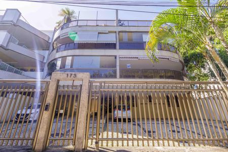 Apartamento para alugar com 120m², 3 quartos e 2 vagas Apartamento para alugar com 120m², 3 quartos e 2 vagasFachada