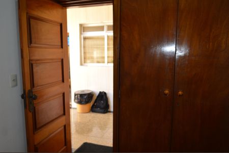 Casa à venda com 320m², 2 quartos e 10 vagasQuarto de Serviço