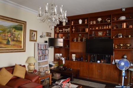 Casa à venda com 320m², 2 quartos e 10 vagasSala