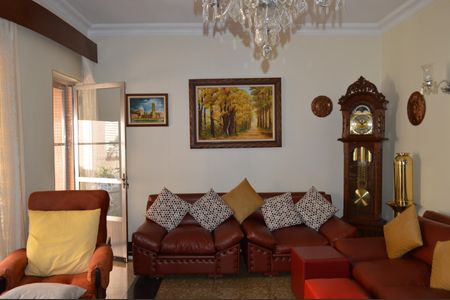 Casa à venda com 320m², 2 quartos e 10 vagasSala