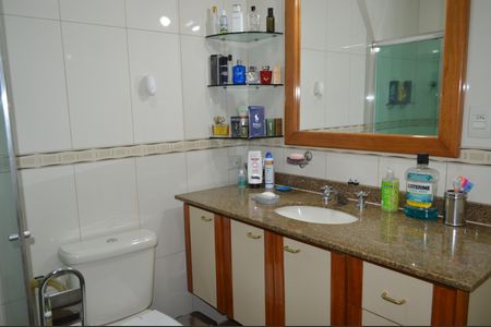 Casa à venda com 320m², 2 quartos e 10 vagasBanheiro Suíte