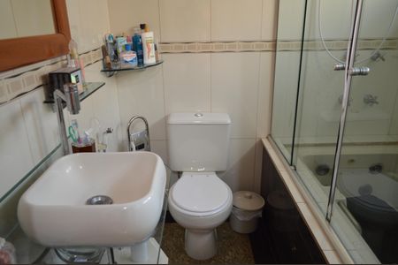 Casa à venda com 320m², 2 quartos e 10 vagasBanheiro Social