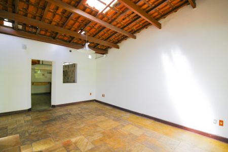 Casa à venda com 270m², 4 quartos e 4 vagasSala de TV