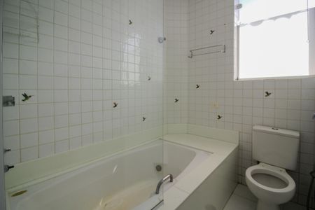 Casa à venda com 270m², 4 quartos e 4 vagasBanheiro da Suíte