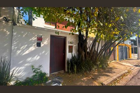 Casa à venda com 270m², 4 quartos e 4 vagasFachada