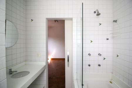 Casa à venda com 270m², 4 quartos e 4 vagasBanheiro da Suíte