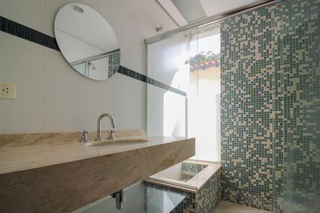 Casa à venda com 270m², 4 quartos e 4 vagasBanheiro Social 1