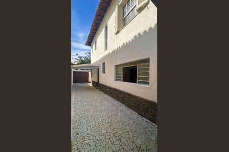 Casa à venda com 270m², 4 quartos e 4 vagasAcesso a Garagem