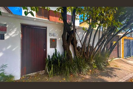 Casa à venda com 270m², 4 quartos e 4 vagasFachada