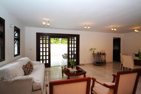 Sala de casa para alugar com 6 quartos, 479m² em Vila Santo Antônio, Cotia