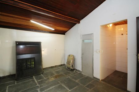 Casa para alugar com 479m², 6 quartos e 3 vagasQuarto Apoio Piscina